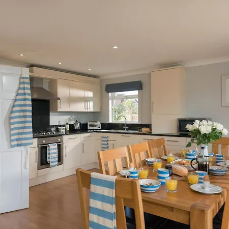 Fistral Hot Tub House For 8 On Retallack Resort New Quay Extérieur photo